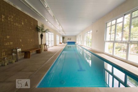 Apartamento à venda com 74m², 2 quartos e 2 vagasÁrea comum - Piscina Coberta