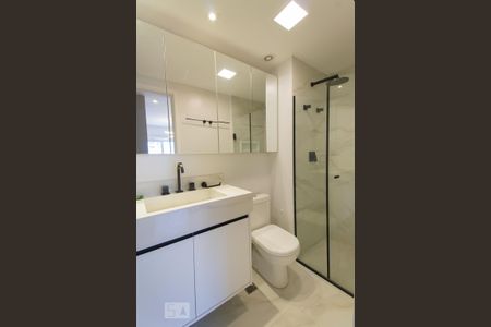 Apartamento à venda com 74m², 2 quartos e 2 vagasBanheiro da Suíte