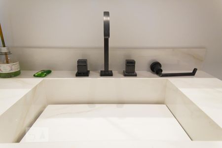 Apartamento à venda com 74m², 2 quartos e 2 vagasBanheiro da Suíte