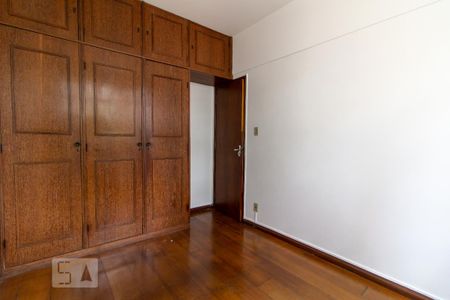 Quarto 1 de apartamento para alugar com 3 quartos, 70m² em Santo Antônio, Belo Horizonte