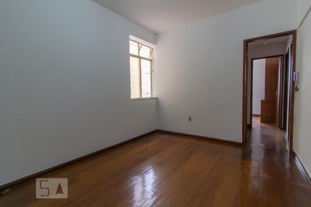 Sala de apartamento para alugar com 3 quartos, 70m² em Santo Antônio, Belo Horizonte