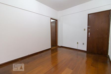 Sala de apartamento para alugar com 3 quartos, 70m² em Santo Antônio, Belo Horizonte
