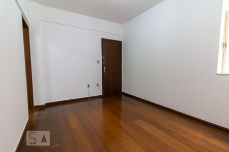 Sala de apartamento para alugar com 3 quartos, 70m² em Santo Antônio, Belo Horizonte