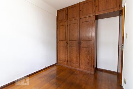 Quarto 1 de apartamento para alugar com 3 quartos, 70m² em Santo Antônio, Belo Horizonte