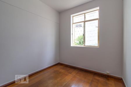 Quarto 1 de apartamento para alugar com 3 quartos, 70m² em Santo Antônio, Belo Horizonte