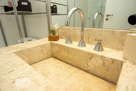 Apartamento para alugar com 77m², 2 quartos e 2 vagasDetalhe banheiro