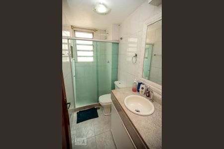 Banheiro de apartamento para alugar com 3 quartos, 59m² em Inhauma, Rio de Janeiro