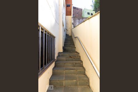 Casa à venda com 190m², 3 quartos e 2 vagasEscada