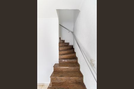 Casa à venda com 190m², 3 quartos e 2 vagasEscada