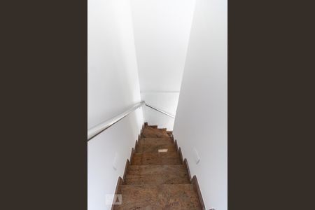 Casa à venda com 190m², 3 quartos e 2 vagasEscada