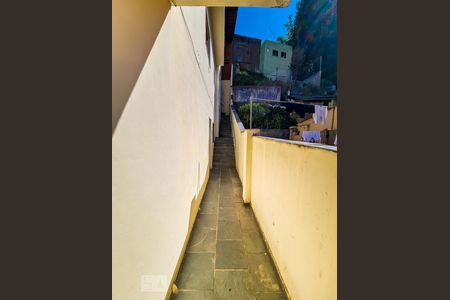 Casa à venda com 190m², 3 quartos e 2 vagasCorredor