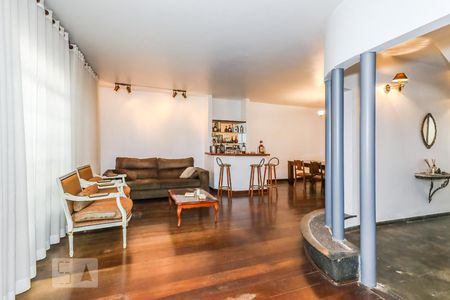 Sala 1 de casa para alugar com 3 quartos, 231m² em Jardim Santista, Mogi das Cruzes