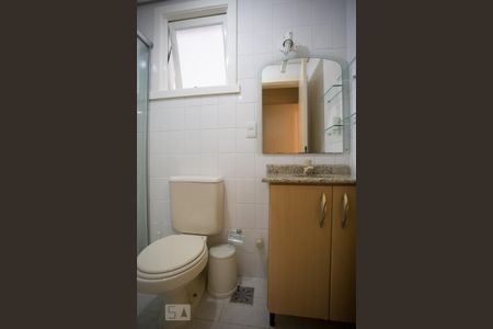 Banheiro de apartamento à venda com 2 quartos, 54m² em Santo Antônio, Porto Alegre