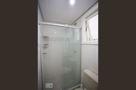 Banheiro de apartamento à venda com 2 quartos, 54m² em Santo Antônio, Porto Alegre