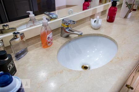 Casa à venda com 630m², 4 quartos e 8 vagasDetalhe do Banheiro da Suíte 1