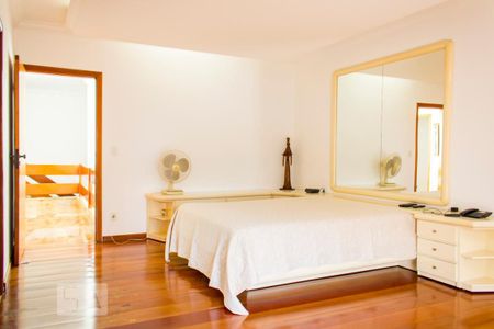 Casa à venda com 630m², 4 quartos e 8 vagasSuíte 1