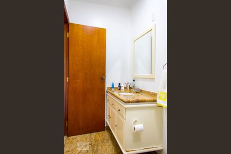 Casa à venda com 630m², 4 quartos e 8 vagasBanheiro da Suíte 4