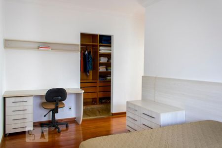 Casa à venda com 630m², 4 quartos e 8 vagasSuíte 2