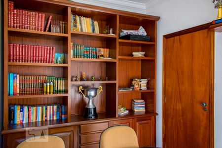 Casa à venda com 630m², 4 quartos e 8 vagasEscritório