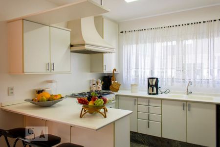 Casa à venda com 630m², 4 quartos e 8 vagasCozinha