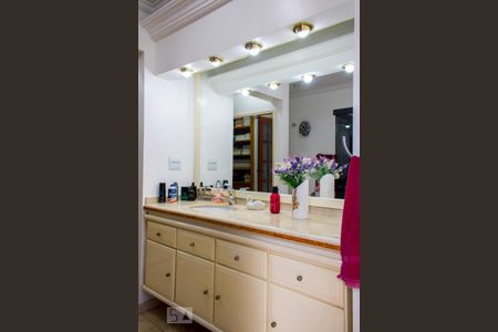 Casa à venda com 630m², 4 quartos e 8 vagasDetalhe do Banheiro da Suíte 1