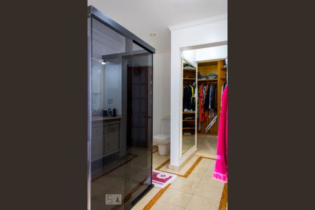 Casa à venda com 630m², 4 quartos e 8 vagasBanheiro da Suíte 1