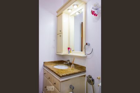 Casa à venda com 630m², 4 quartos e 8 vagasBanheiro da Suíte 2