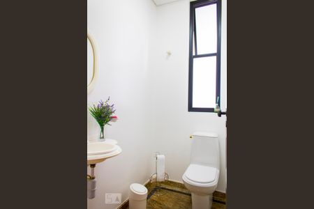 Casa à venda com 630m², 4 quartos e 8 vagasLavabo