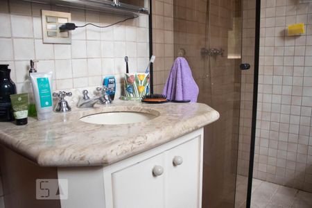 Casa à venda com 306m², 4 quartos e 5 vagasBanheiro 4