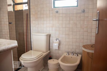 Casa à venda com 306m², 4 quartos e 5 vagasBanheiro 