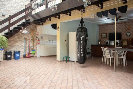 Casa à venda com 306m², 4 quartos e 5 vagasÁrea de lazer