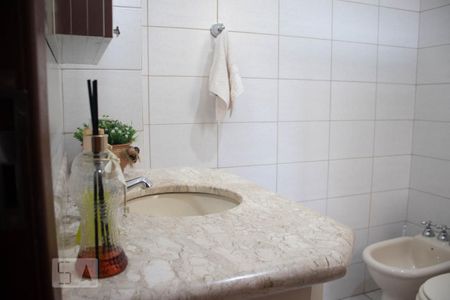 Casa à venda com 306m², 4 quartos e 5 vagasBanheiro 