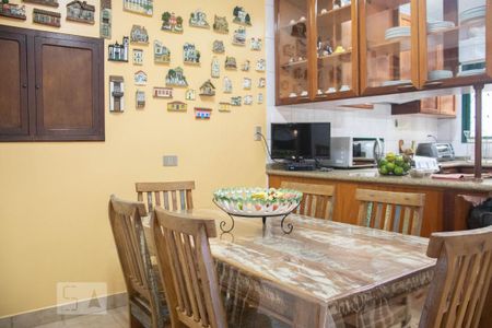 Casa à venda com 306m², 4 quartos e 5 vagasCozinha - Armários