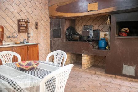 Casa à venda com 306m², 4 quartos e 5 vagasChurrasqueira