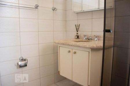 Casa à venda com 306m², 4 quartos e 5 vagasBanheiro 