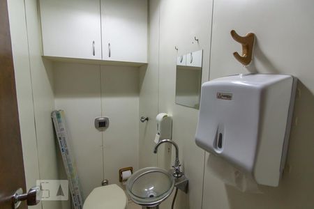 Banheiro de kitnet/studio à venda com 1 quarto, 32m² em Funcionários, Belo Horizonte