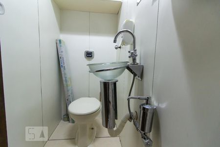Banheiro de kitnet/studio à venda com 1 quarto, 32m² em Funcionários, Belo Horizonte