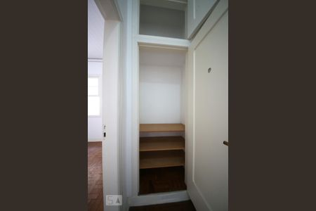 Casa à venda com 300m², 4 quartos e 7 vagasArmário