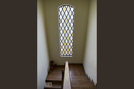 Casa à venda com 590m², 5 quartos e 5 vagasEscada