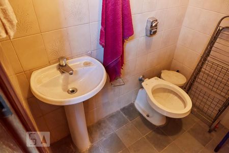 Casa à venda com 590m², 5 quartos e 5 vagasBanheiro de Serviço