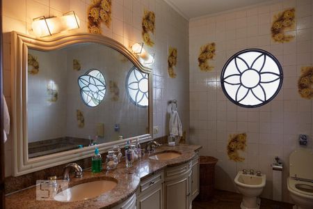 Casa à venda com 590m², 5 quartos e 5 vagasBanheiro da Suite 4