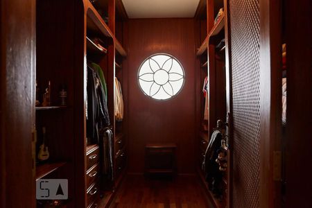 Casa à venda com 590m², 5 quartos e 5 vagasCloset da Suite 2