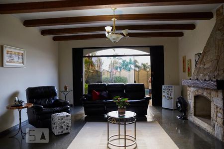 Casa à venda com 590m², 5 quartos e 5 vagasSala de TV