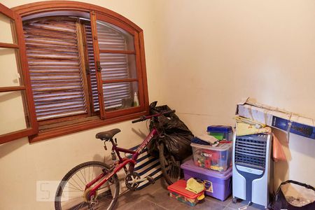 Casa à venda com 590m², 5 quartos e 5 vagasQuarto de Serviço