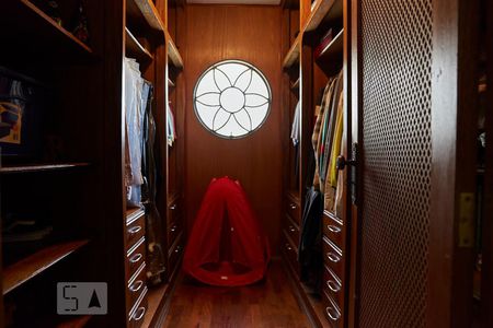 Casa à venda com 590m², 5 quartos e 5 vagasCloset da suíte 1