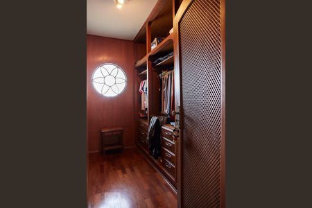 Casa à venda com 590m², 5 quartos e 5 vagasCloset da Suite 2