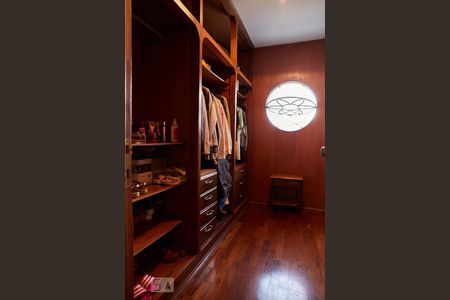 Casa à venda com 590m², 5 quartos e 5 vagasCloset da Suite 4