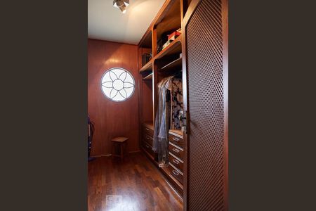 Casa à venda com 590m², 5 quartos e 5 vagasCloset do Suite 3