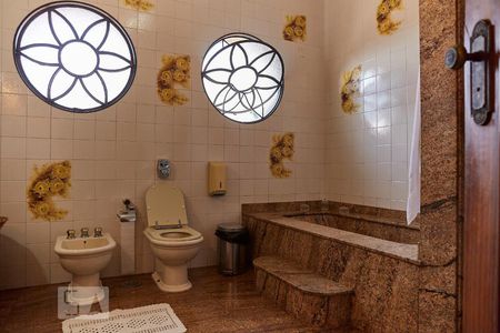 Casa à venda com 590m², 5 quartos e 5 vagasBanheiro da Suite 4