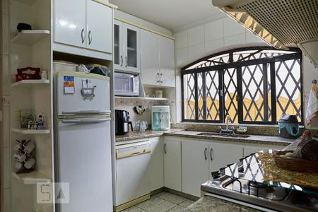 Casa à venda com 590m², 5 quartos e 5 vagasCozinha